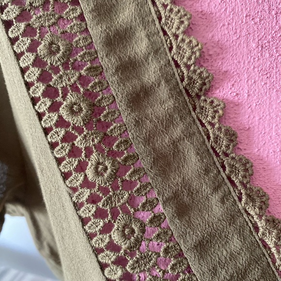 Forever21 Contemp crochet insert elastic crop top - Picture 6 of 7